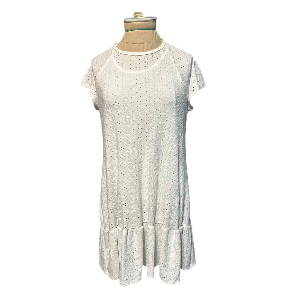 Mady & Nell White Eyelet Stretch Dress Short Sleeves Lined.  NWT Size Large